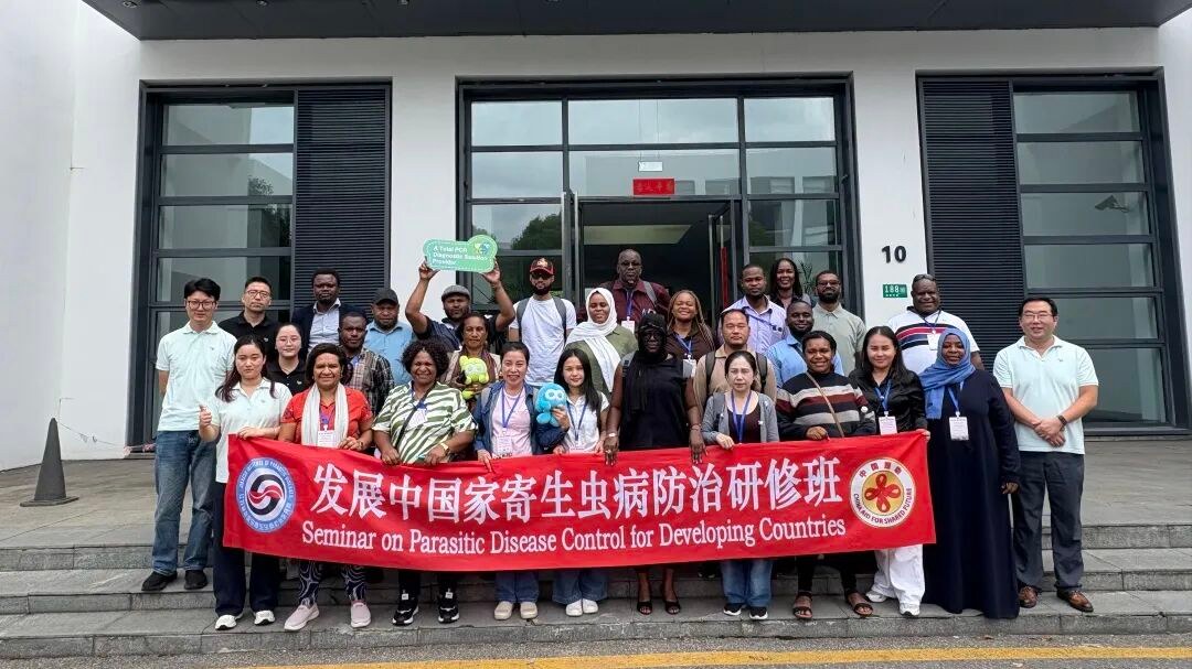 发展中国家寄生虫病防治研修班走进硕世生物开展交流